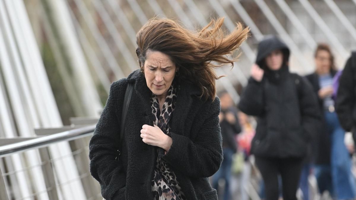 Ten cuidado a la hora de salir durante los fuertes vientos