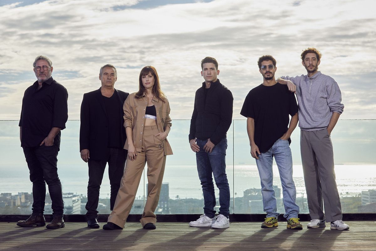 Mano de hierro. Es la gran serie española protagonizada por Chino Darín. Mano de hierro. Es la gran serie española protagonizada por Chino Darín.