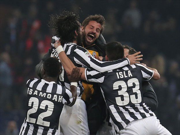 El gran Pirlo le dio la victoria al líder Juventus con un golazo