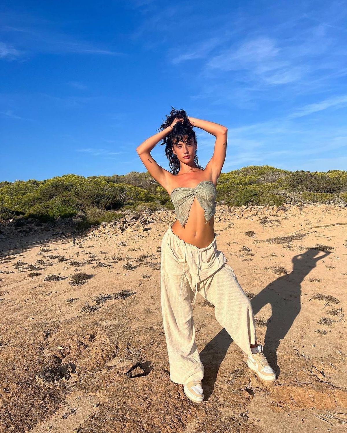 María Pedraza le copia las transparencias a Julieta Poggio y paraliza la playa. María Pedraza le copia las transparencias a Julieta Poggio y paraliza la playa.