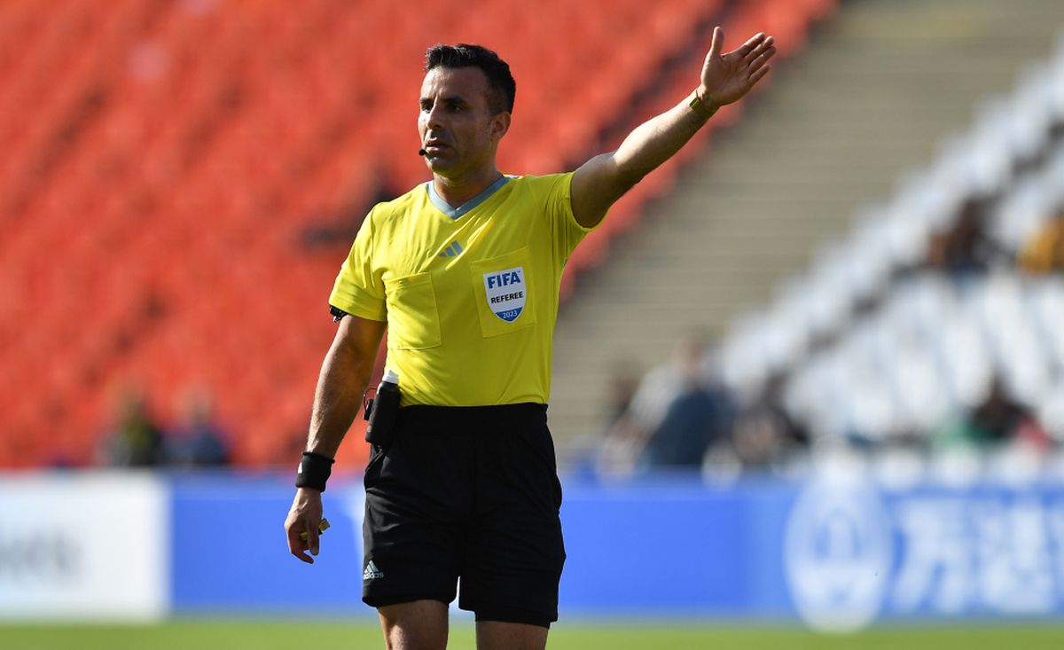 El chileno Piero Maza será el árbitro encargado de dirigir el encuentro entre la Selección argentina y Canadá. El chileno Piero Maza será el árbitro encargado de dirigir el encuentro entre la Selección argentina y Canadá.