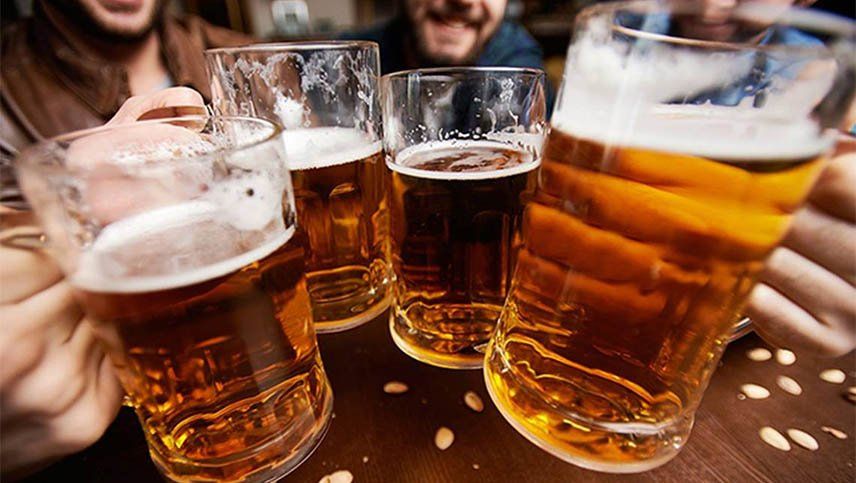Denuncias e insultos en la inauguración de un café bar en el que hubo 200 personas