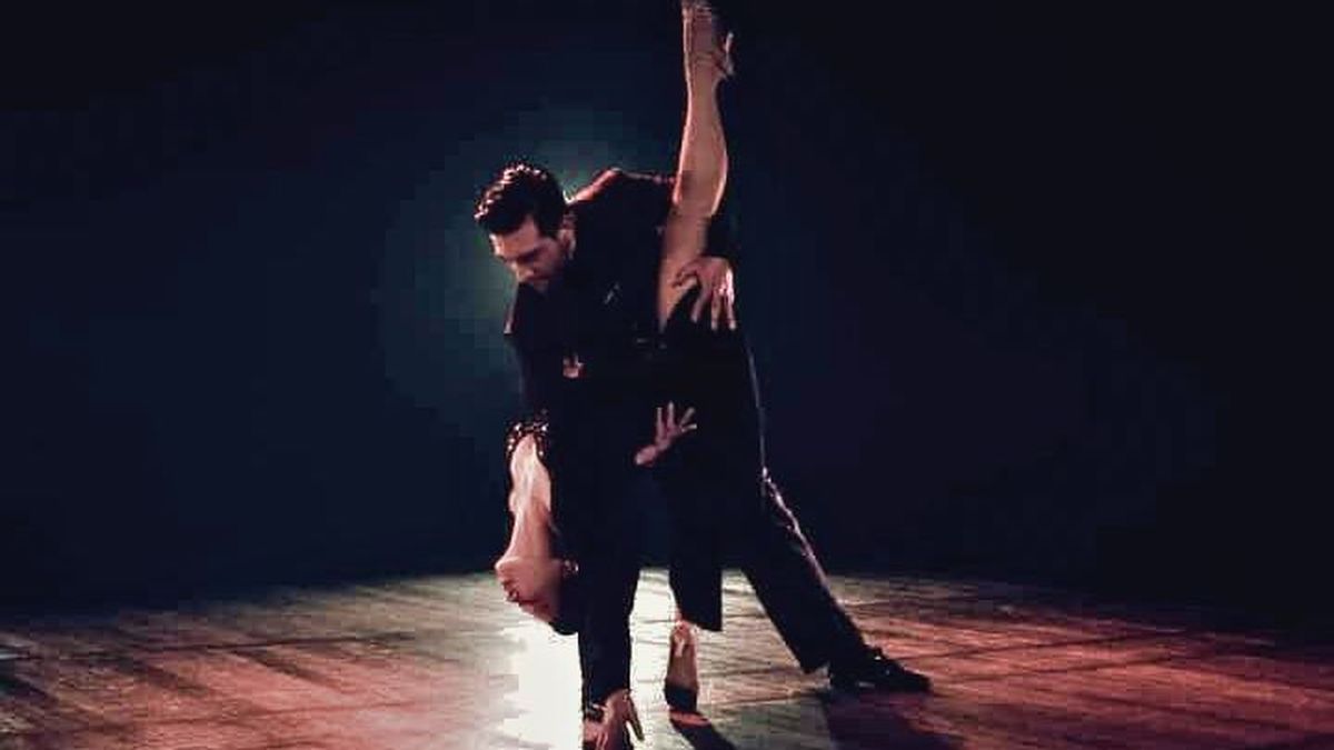 Marta y Gonzalo bailan y se conocieron en un ensayo de Vendimia. Fue hace 22 años.