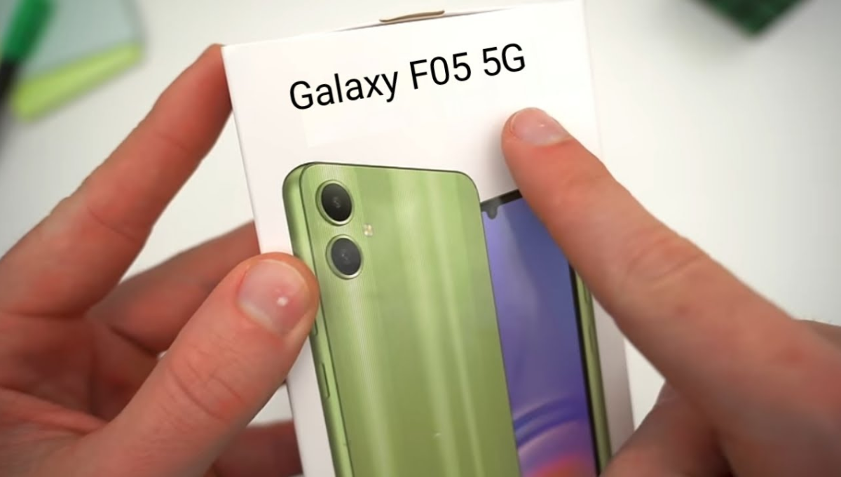 Samsung presentó el F05, el smartphone más económico de la gama baja.