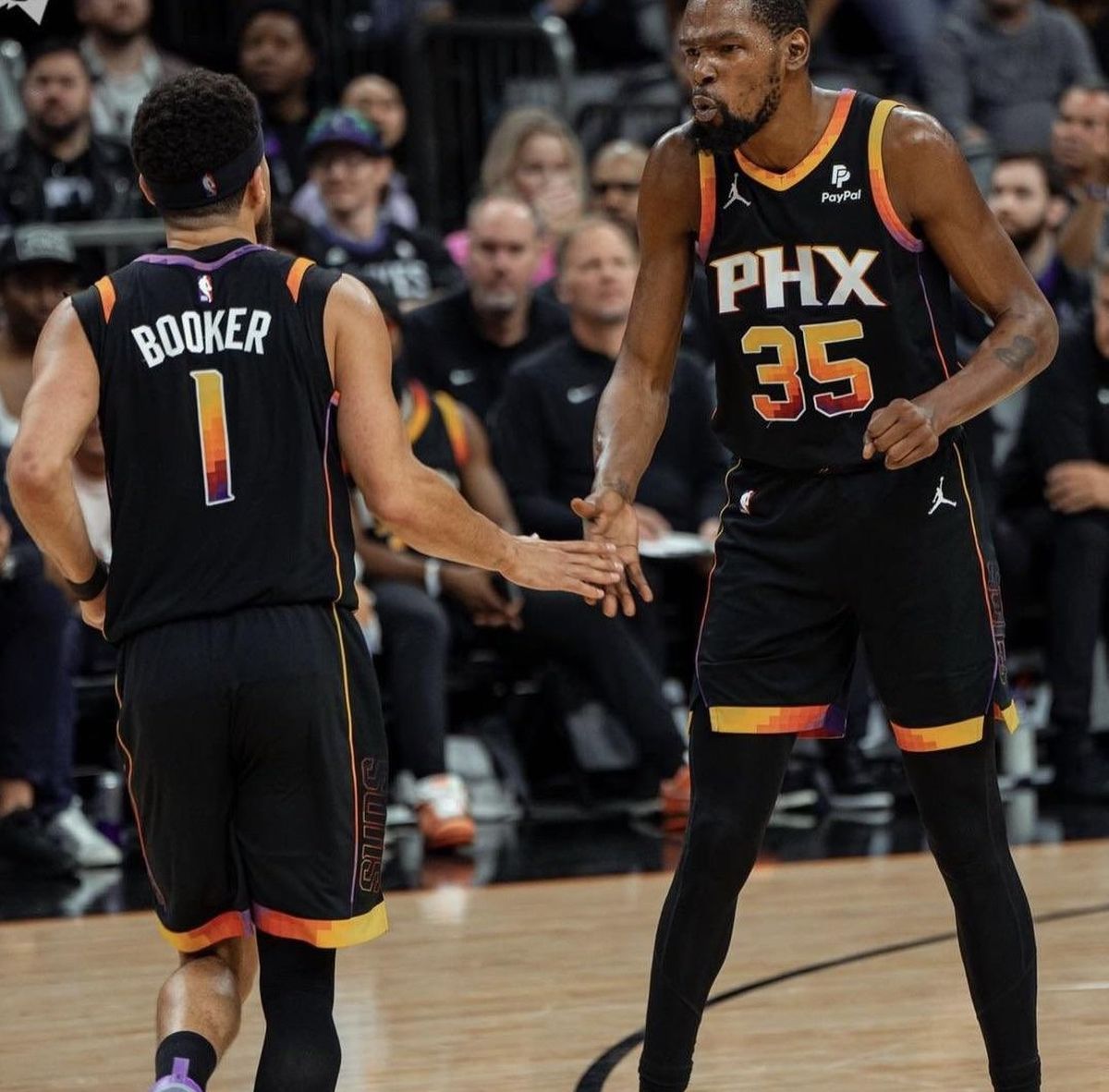 Los Suns buscarán dar vuelta la serie ante Minnesota Timberwolves. Los Suns buscarán dar vuelta la serie ante Minnesota Timberwolves.