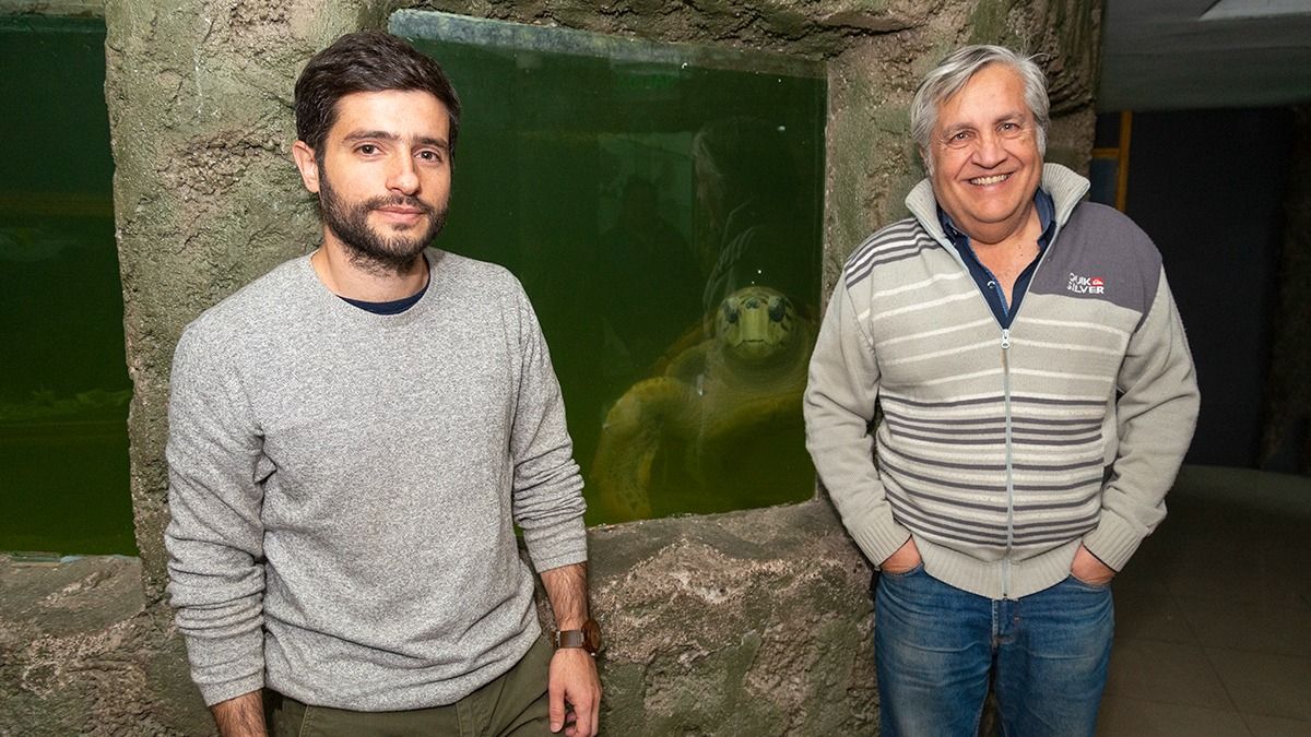 El subsecretario de Ambiente de Capital, Sebastián Fermani, el tortugo Jorge y su veterinario exclusivo, Federico Correa.