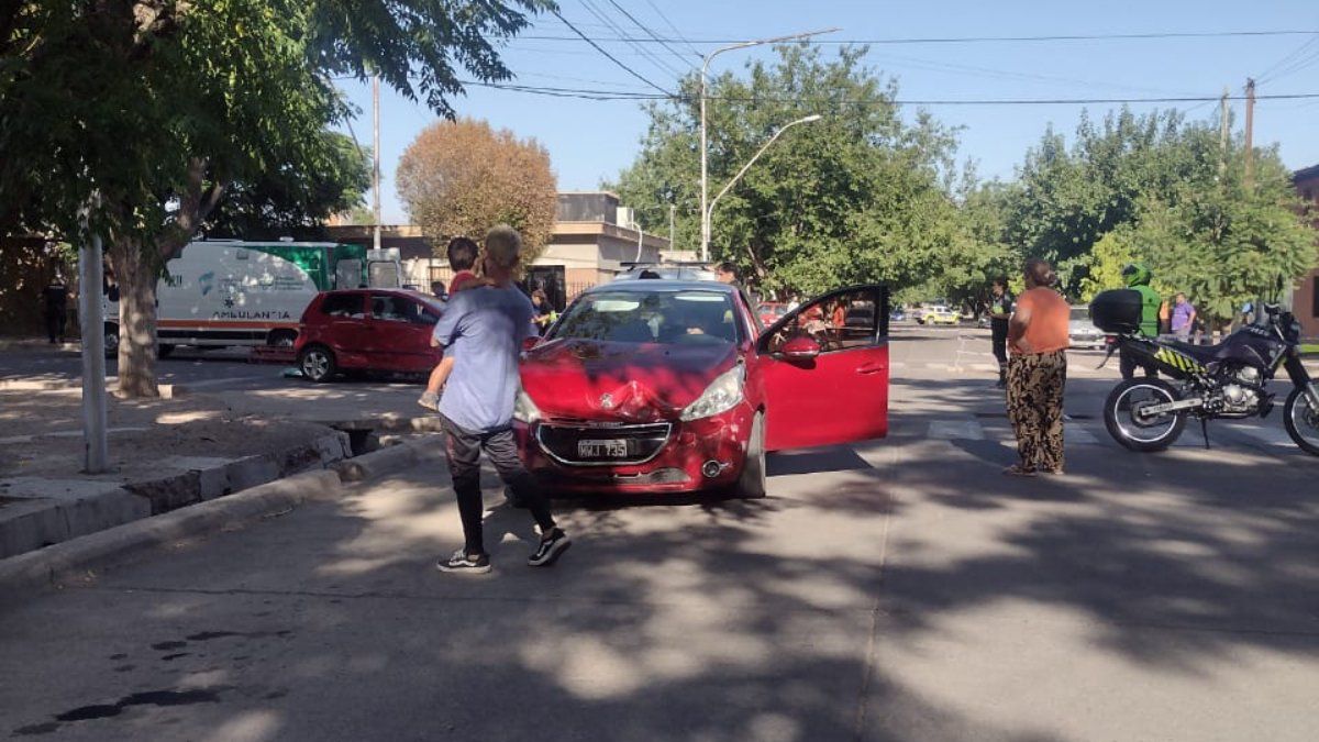 Uno de los autos que participó del accidente en Guaymallén. Foto: Ministerio de Seguridad.