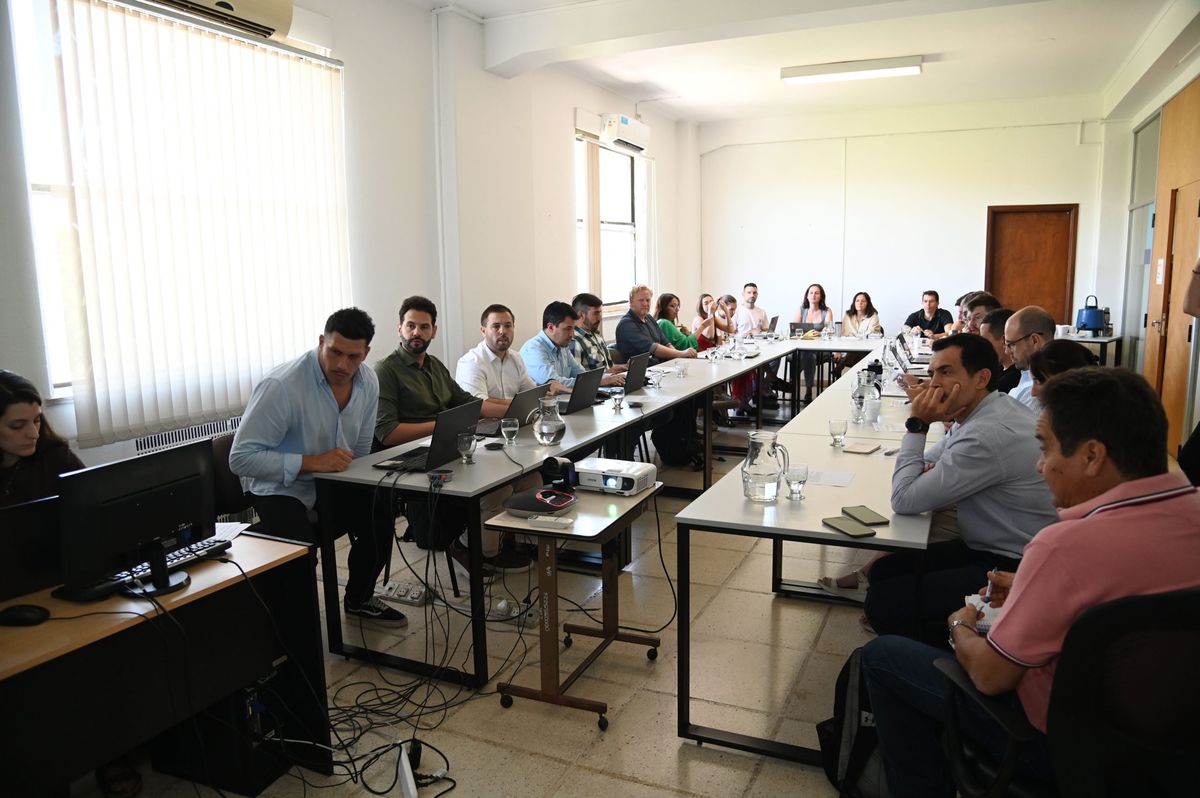 En la primera reunión de la Unidad de Gestión Ambiental se presentaron 20 organismos que intervinieron en la Declaración de Impacto Ambiental de la minera San Jorge. En la primera reunión de la Unidad de Gestión Ambiental se presentaron 20 organismos que intervinieron en la Declaración de Impacto Ambiental de la minera San Jorge.