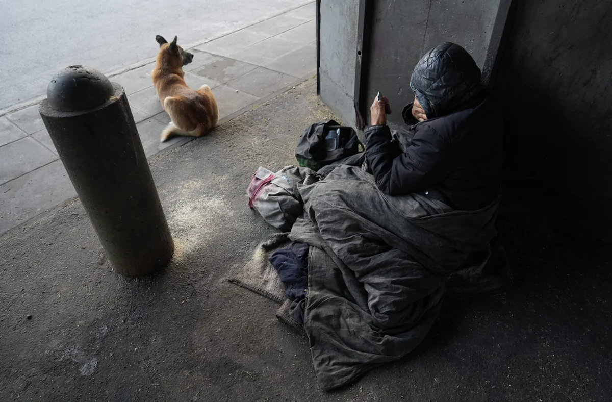 En Buenos Aires también se observa a muchas personas en situación de calle. En Buenos Aires también se observa a muchas personas en situación de calle.