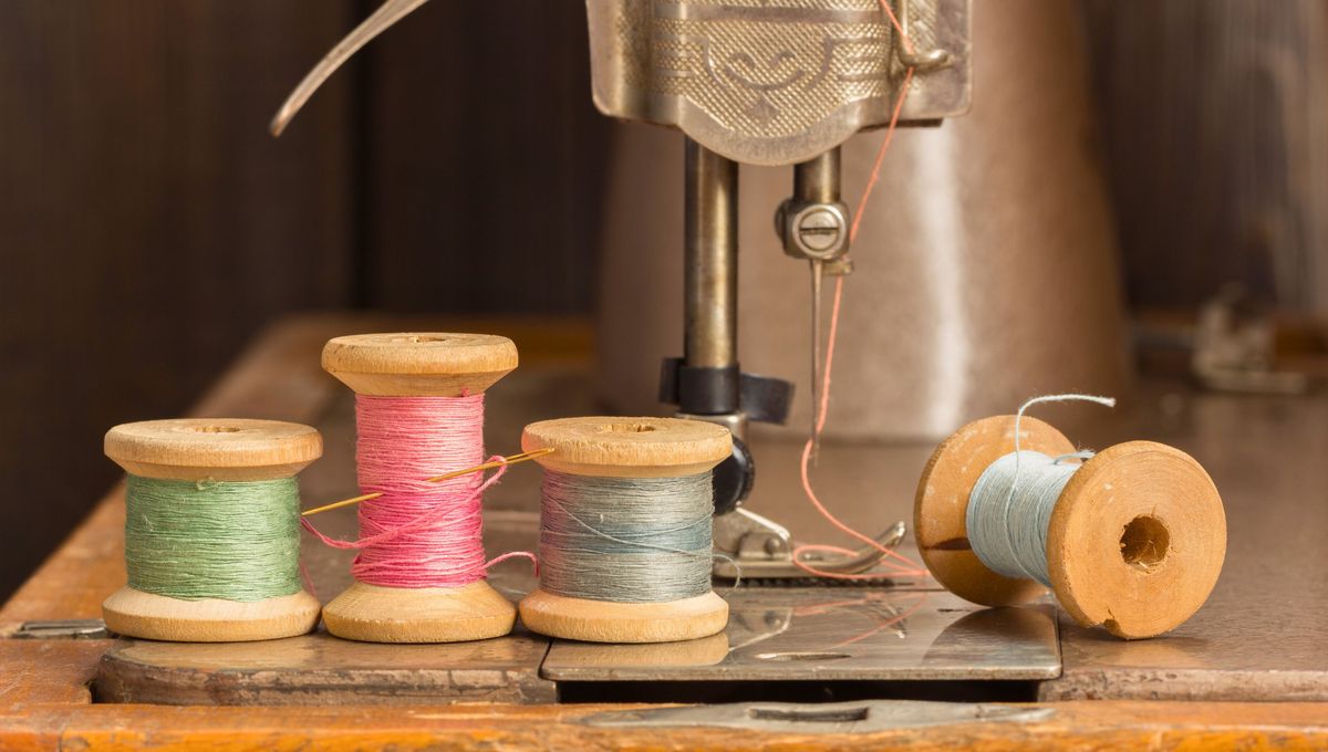 Comienza con proyectos de costura sencillos hasta alcanzar poco a poco grandes metas. Comienza con proyectos de costura sencillos hasta alcanzar poco a poco grandes metas.