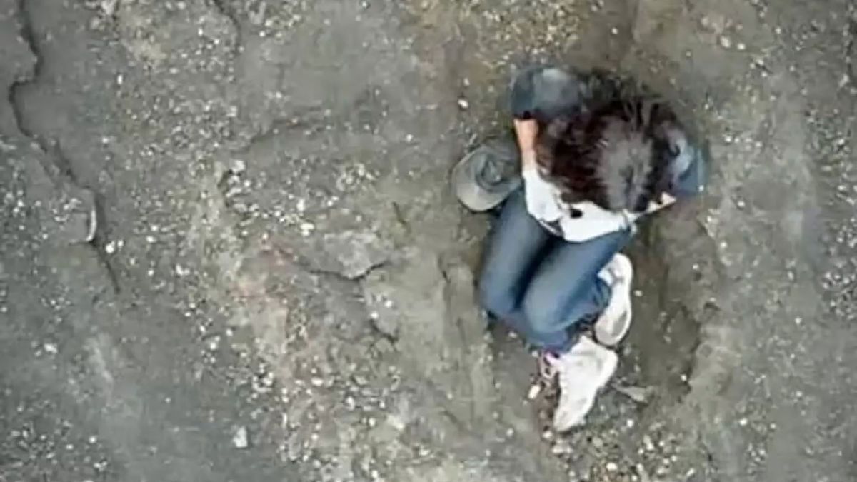 Estuvo con vida durante días y no la pudieron rescatar: una joven turista cayó a un volcán en actividad y murió Estuvo con vida durante días y no la pudieron rescatar: una joven turista cayó a un volcán en actividad y murió