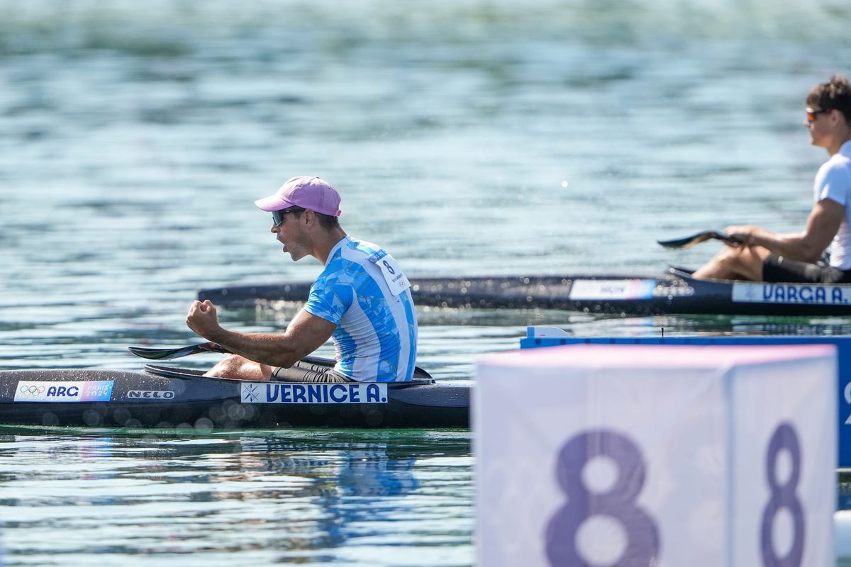 Agustín Verenice se mostró emocionado tras obtener el diploma olímpico en la final de canotaje de los Juegos Olímpicos de París 2024. Agustín Verenice se mostró emocionado tras obtener el diploma olímpico en la final de canotaje de los Juegos Olímpicos de París 2024.