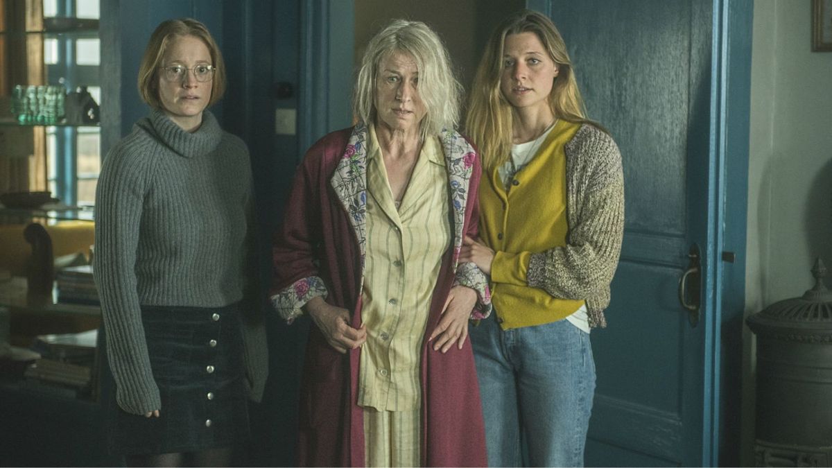 Temporada de secretos tiene solo 3 capítulos y aborda un drama familiar. Temporada de secretos tiene solo 3 capítulos y aborda un drama familiar.