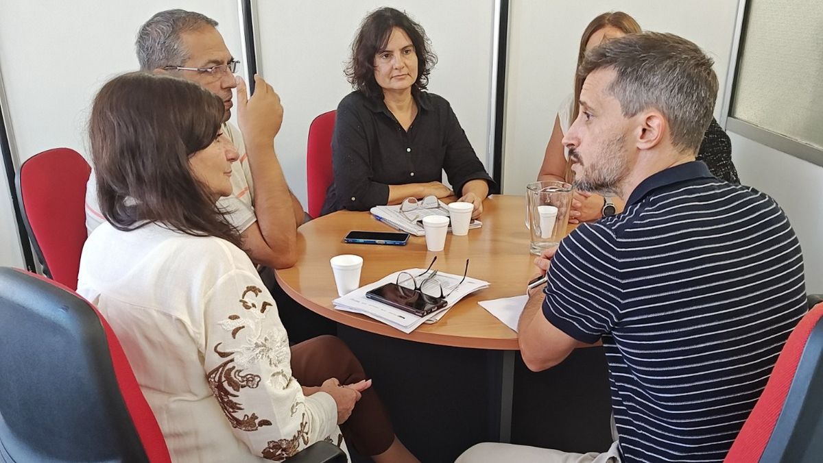 Diálogo. Testa y Gabrielli propusieron trabajar en conjunto los informes sobre turismo en Mendoza. Diálogo. Testa y Gabrielli propusieron trabajar en conjunto los informes sobre turismo en Mendoza.