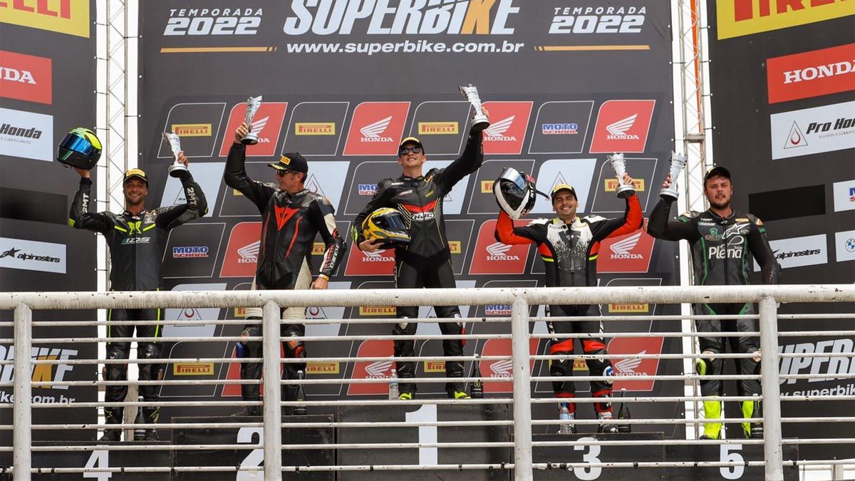 Franco Pandolfino ganó en Goiania y quedó a un paso del título del Superbike de Brasil.