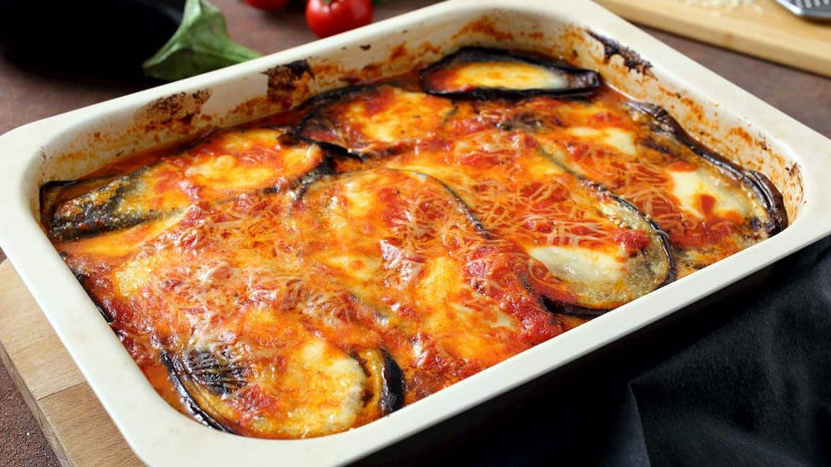 La receta de la berenjena a la parmesana sale deliciosa y es ideal para compartir en familia.