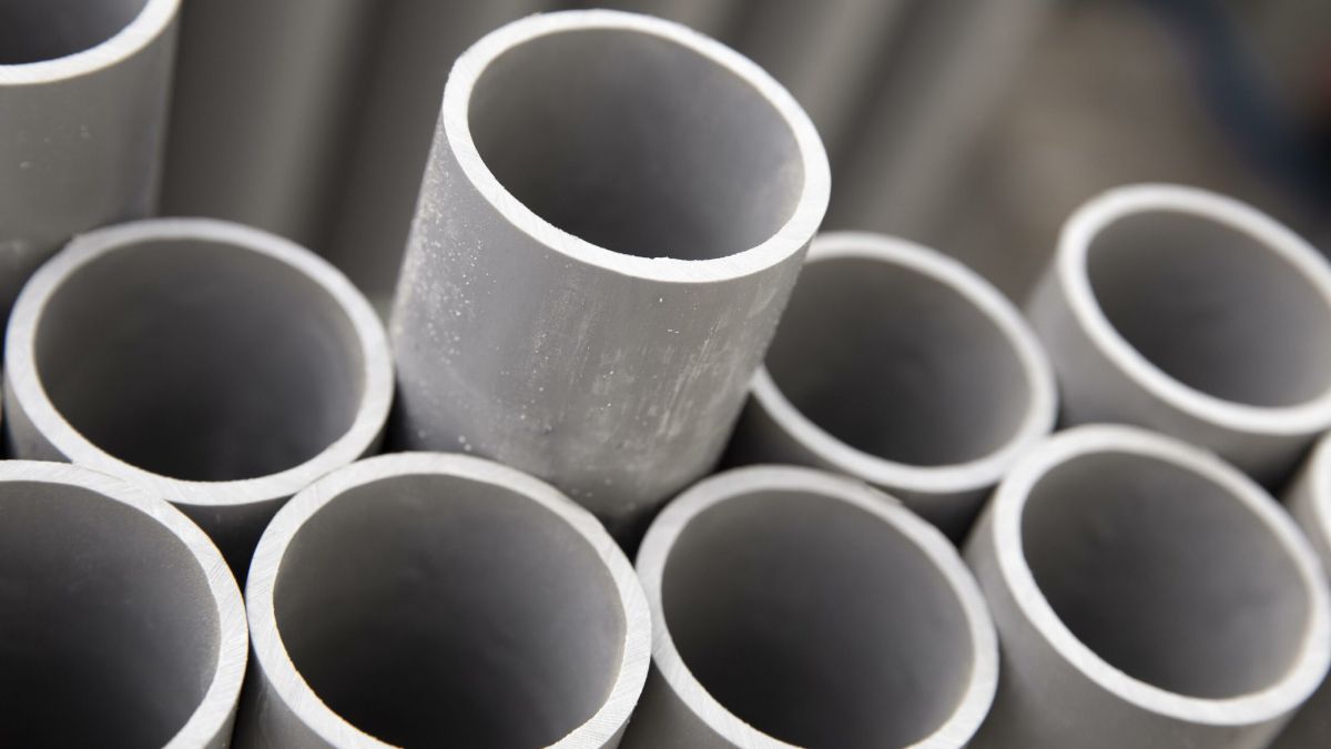 DIY reciclaje de tubos de PVC para guardar vinos.