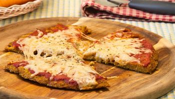 Pizza sin harina ni gluten: la receta saludable, rápida y deliciosa en solo 18 minutos Pizza sin harina ni gluten: la receta saludable, rápida y deliciosa en solo 18 minutos
