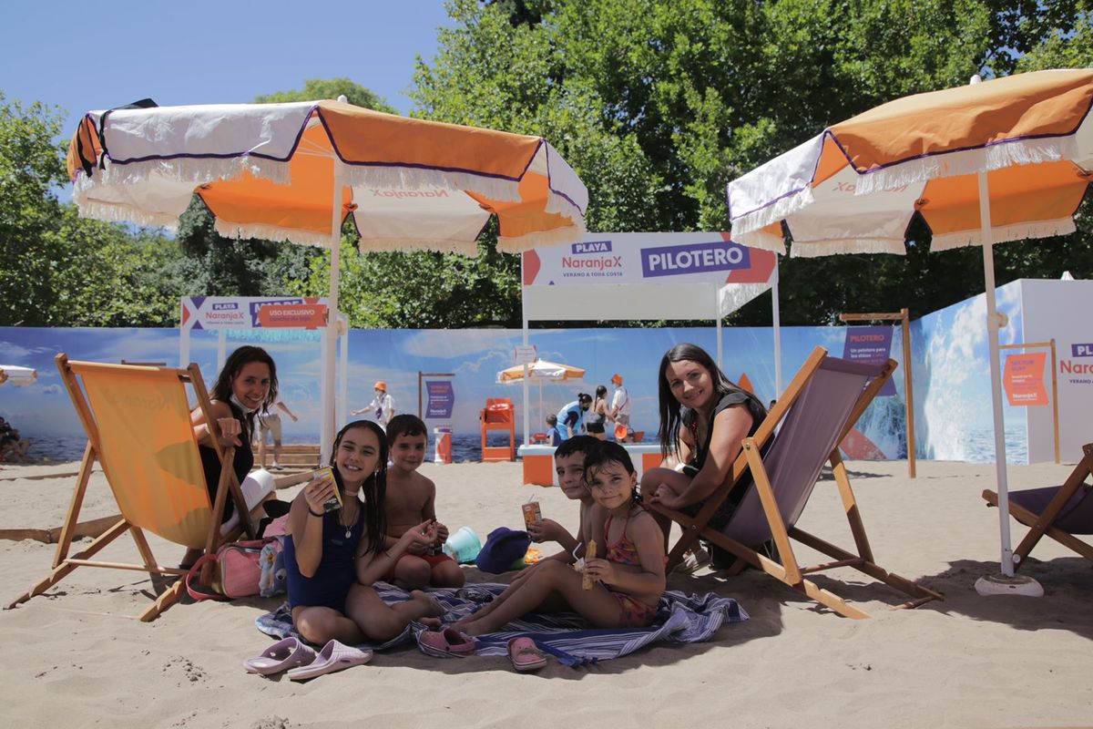 La acción de Naranja X tiene lugar en la Rotonda El Rosedal del Parque San Martín y se extenderá hasta el próximo 13 de febrero, de 14 a 20 horas.