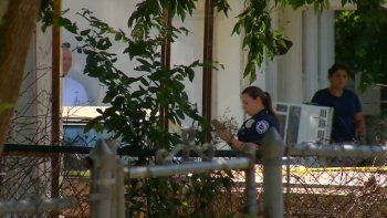 Detuvieron a una mujer por obligar a su hija a convivir con el cadáver de la abuela