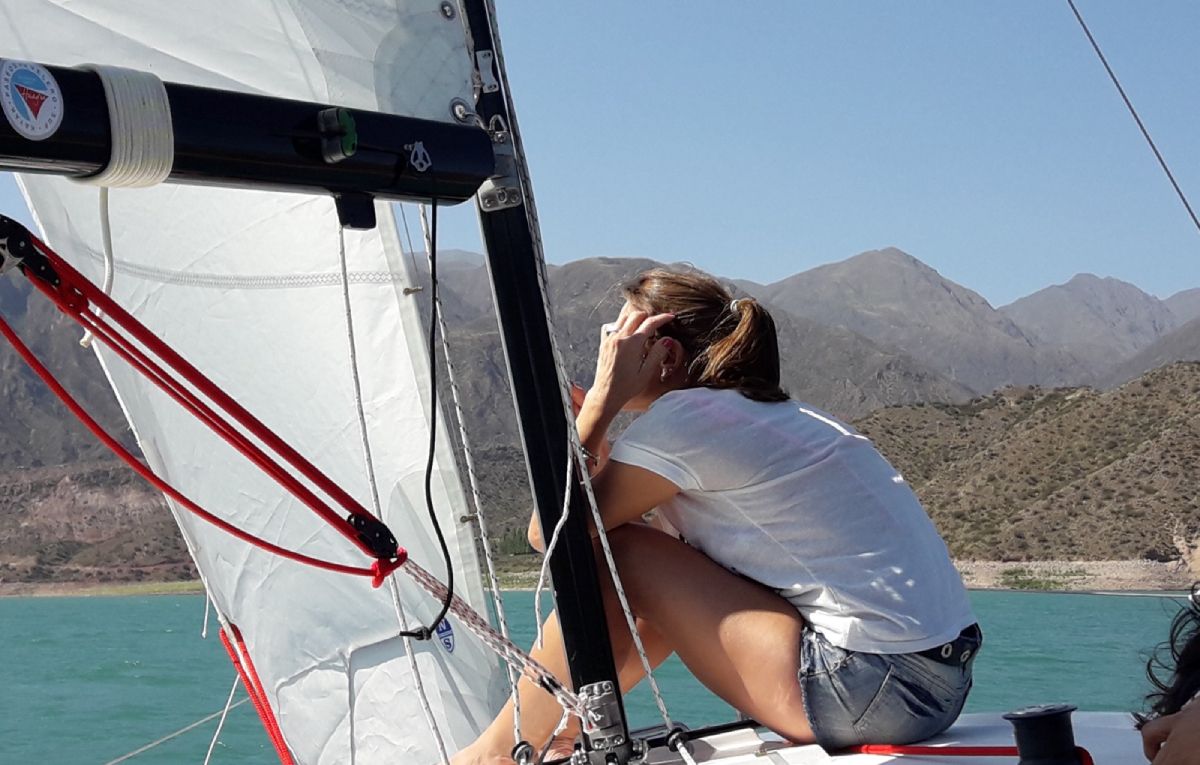 Paseos en velero, a cargo de la empresa Huayra en Potrerillos. Paseos en velero, a cargo de la empresa Huayra en Potrerillos.