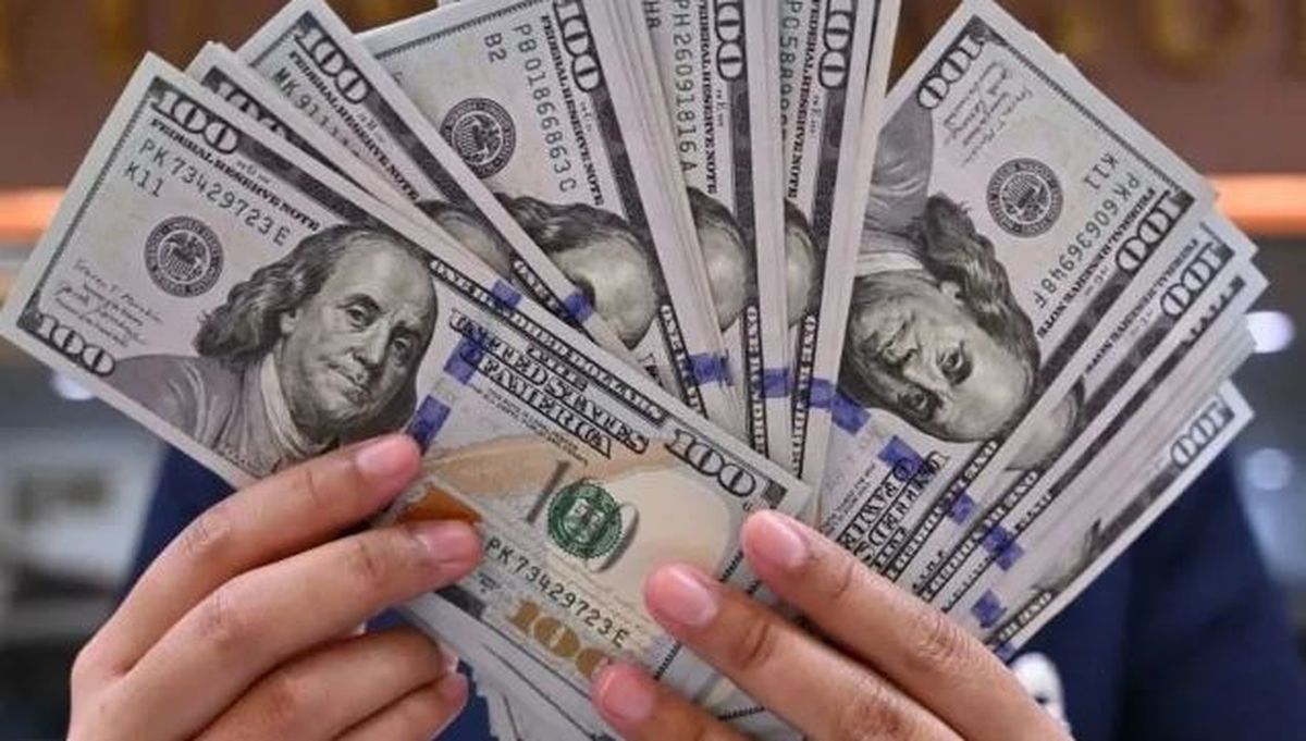 A cuánto se venderán los dólares este viernes en los bancos