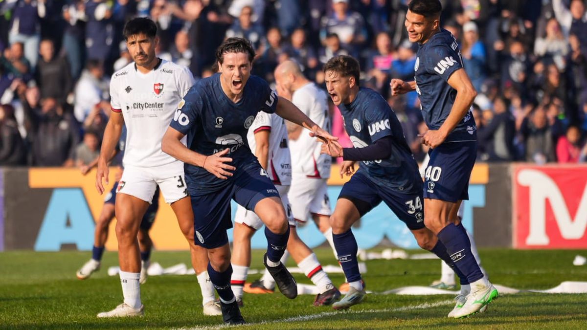 Sheyko Studer se fue con bronca tras la derrota de Independiente Rivadavia ante Newells. Foto: Axel Lloret/UNO.