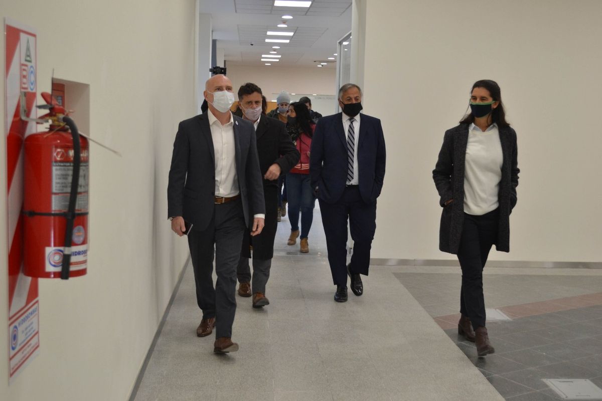 Garay y Teresa Day anteceden a Palermo y Gullé en un tramo de la visita al predio judicial.