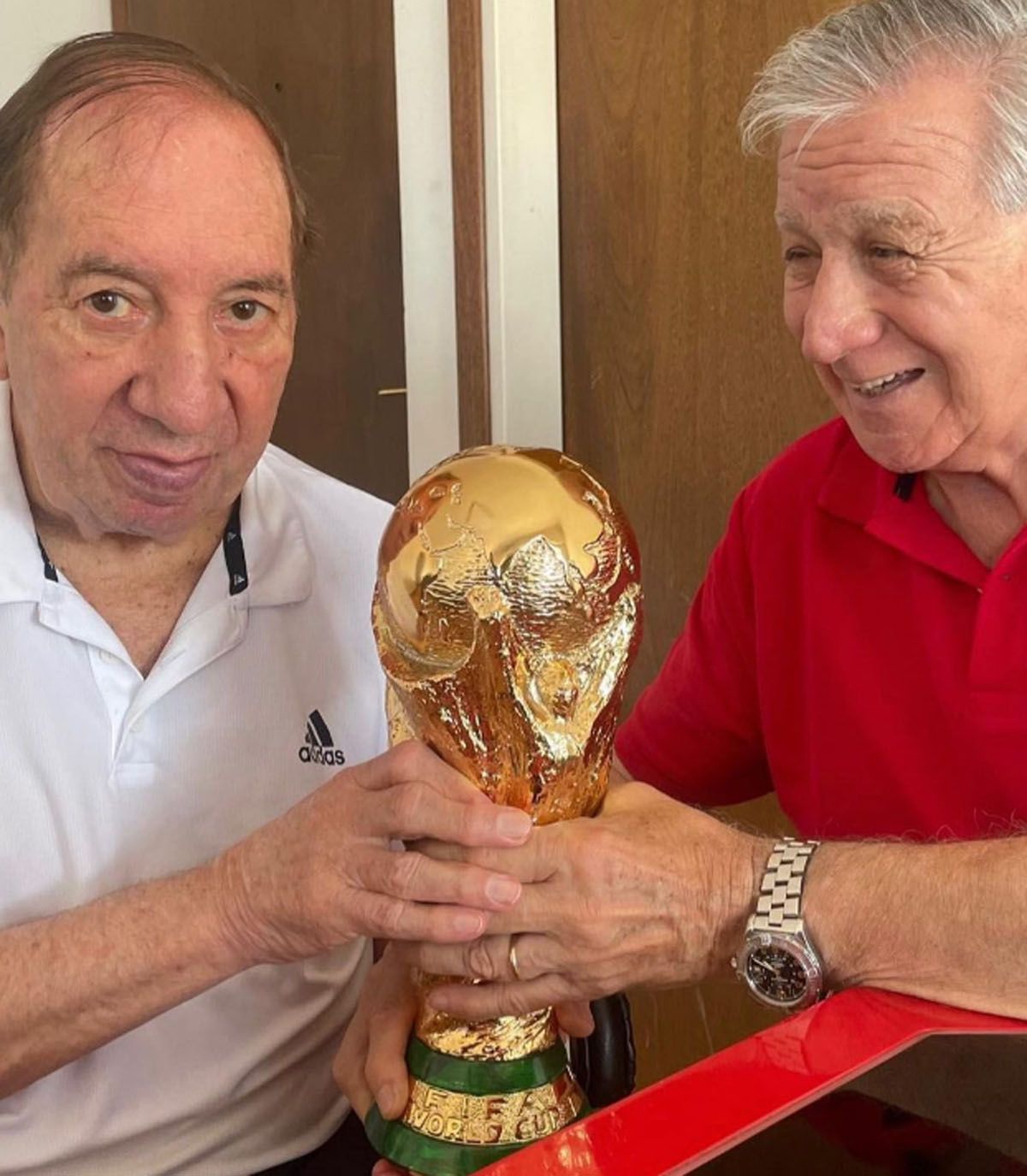 Carlos Bilardo alzó la Copa del Mundo ganada por la Selección argentina junto a Carlos Pachamé