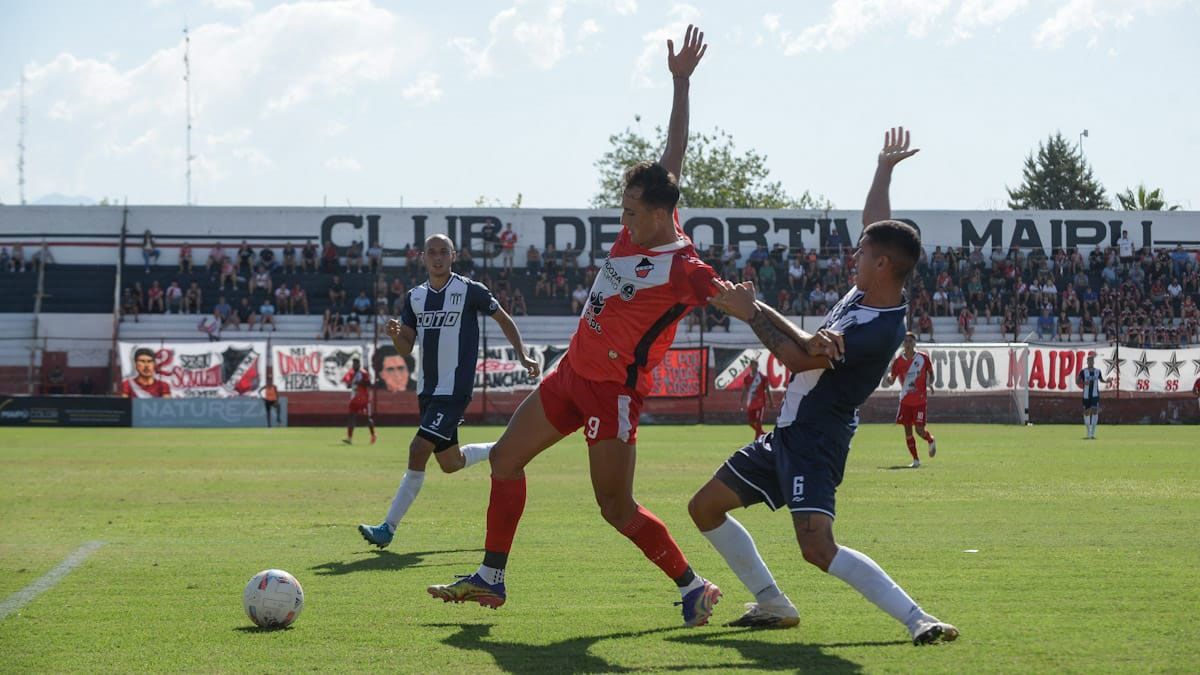 Bruno Nasta, el buen delanterro que tiene el Deportivo Maipú.