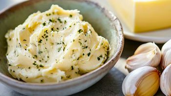 Cómo hacer manteca de ajo asado: la receta para untar de 4 ingredientes y 4 pasos fáciles de realizar Cómo hacer manteca de ajo asado: la receta para untar de 4 ingredientes y 4 pasos fáciles de realizar