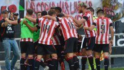 Estudiantes se quedó con el clásico de La Plata