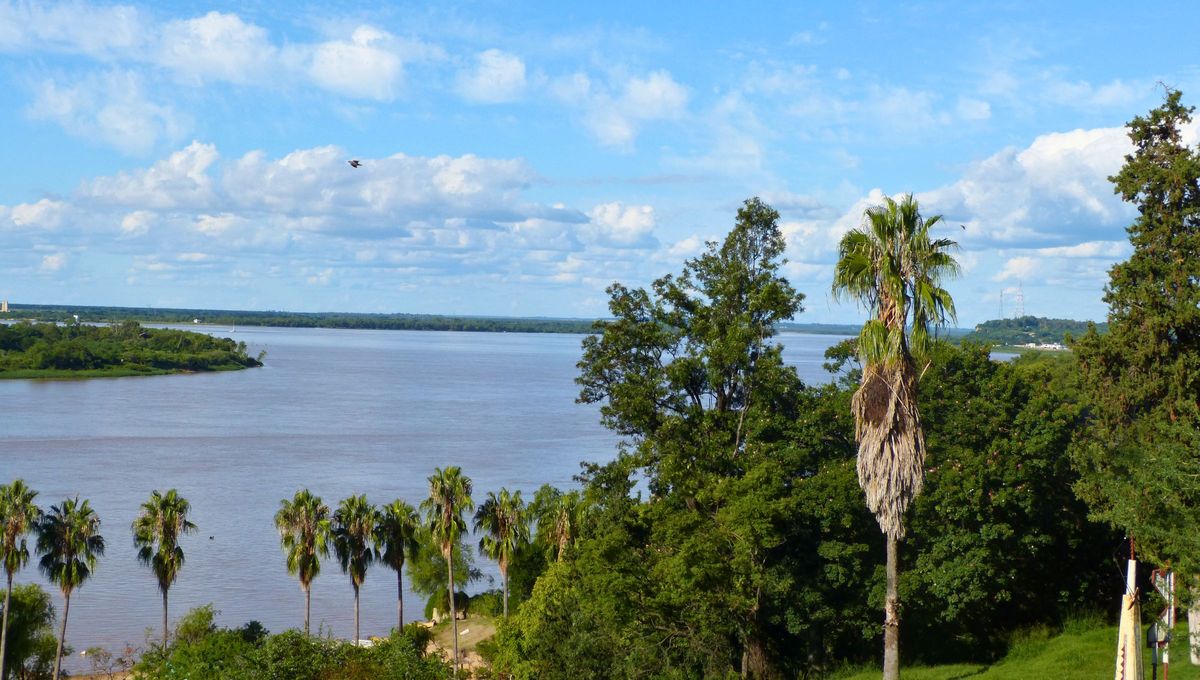 Entre Ríos es una provincia de la región de Mesopotamia en el noreste de Argentina, entre los ríos Paraná y Uruguay Entre Ríos es una provincia de la región de Mesopotamia en el noreste de Argentina, entre los ríos Paraná y Uruguay
