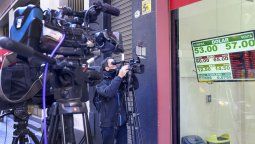 El dólar subió un peso más y terminó por arriba de los $58