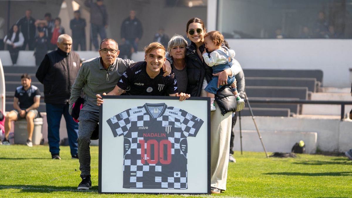 Facundo Nadalín junto a sus padres Mercedes y Fernando