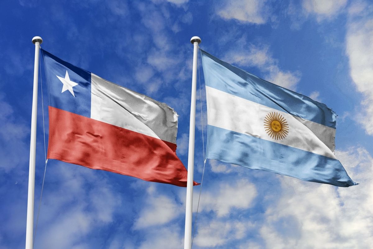 Argentina y Chile comparten la frontera más extensa de Latinoamérica. Argentina y Chile comparten la frontera más extensa de Latinoamérica.