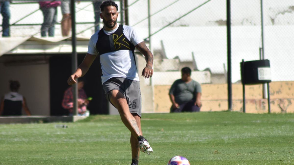 El defensor Jonathan Ferrari sumó algunos minutos de fútbol ante San Martín.