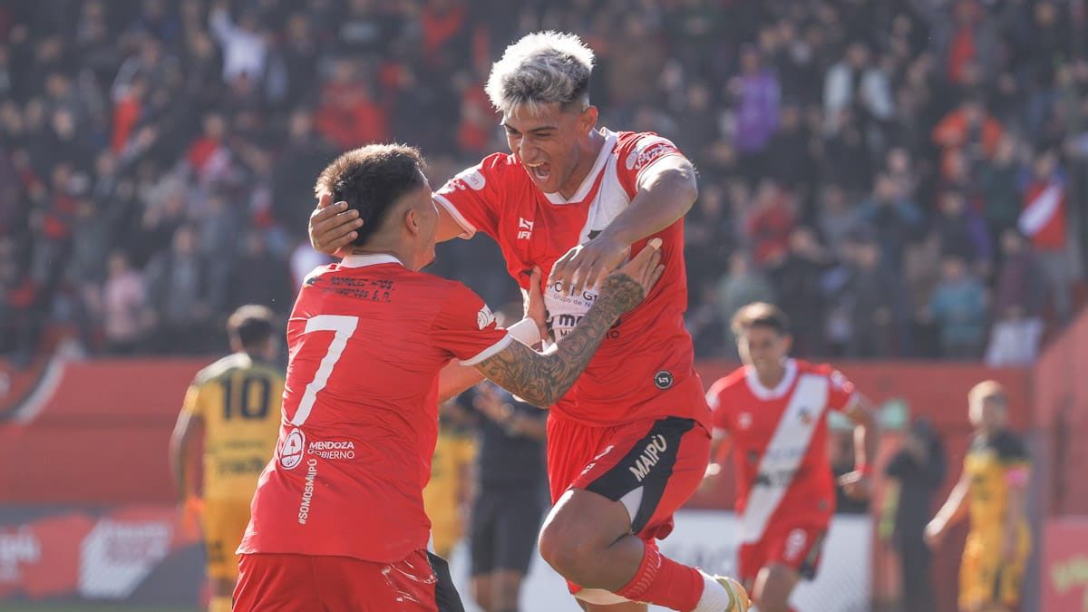 Ezequiel Almirón marcó el primer gol de Deportivo Maipú ante Mitre de Santiago del Estero.