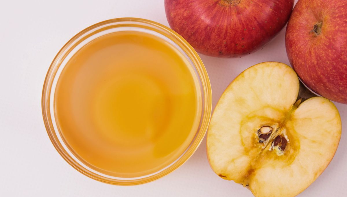 El vinagre tiene propiedades antibacterianas, fungicidas y desengrasantes. El vinagre tiene propiedades antibacterianas, fungicidas y desengrasantes.