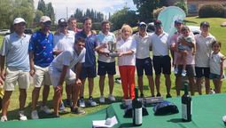 Los campeones con la familia Benenati.