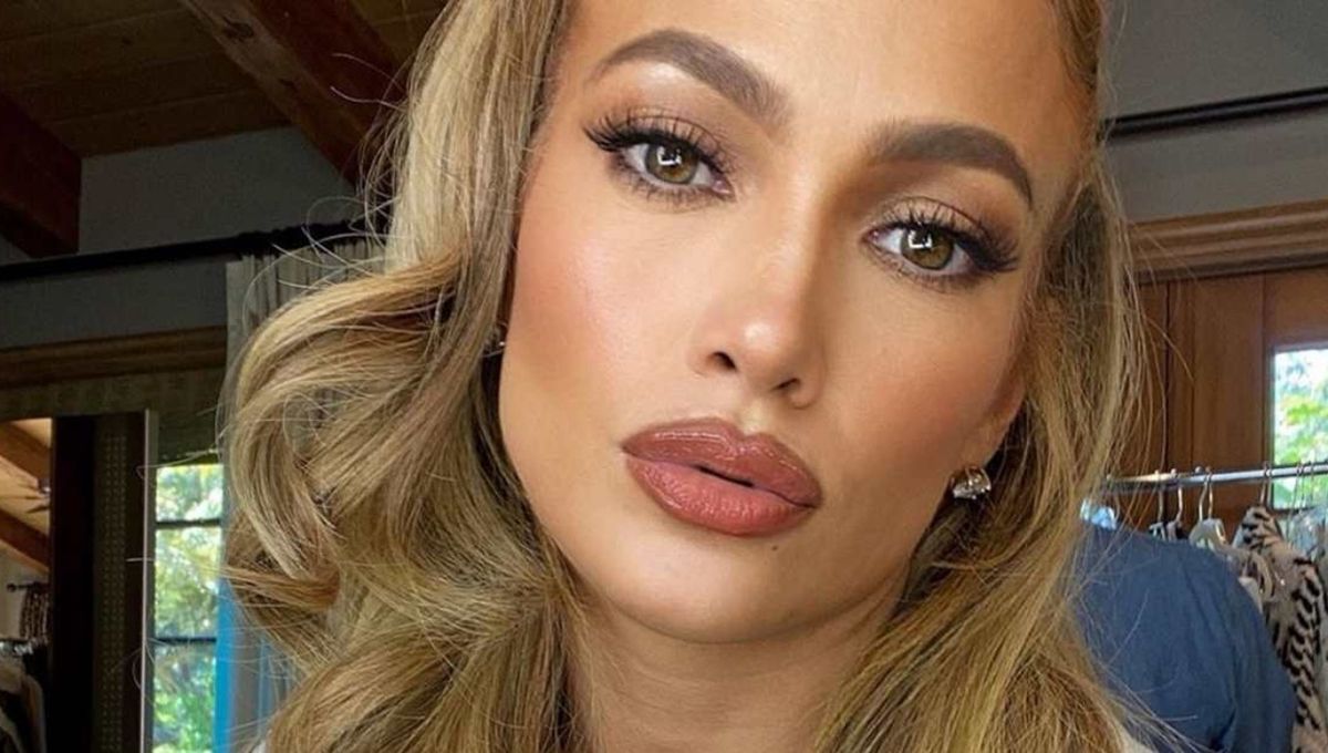 ¡Lomazo infernal! Jennifer López se puso el súper chiquito y paralizó las redes a sus 51