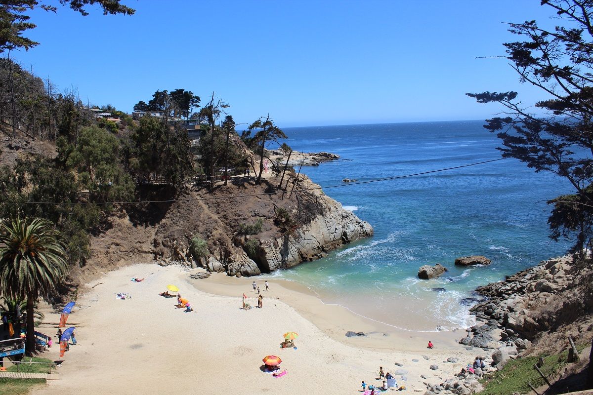 La playa Los Enamorados en Chile suele tener aguas más templadas que el resto de la Región de Valparaíso. La playa Los Enamorados en Chile suele tener aguas más templadas que el resto de la Región de Valparaíso.