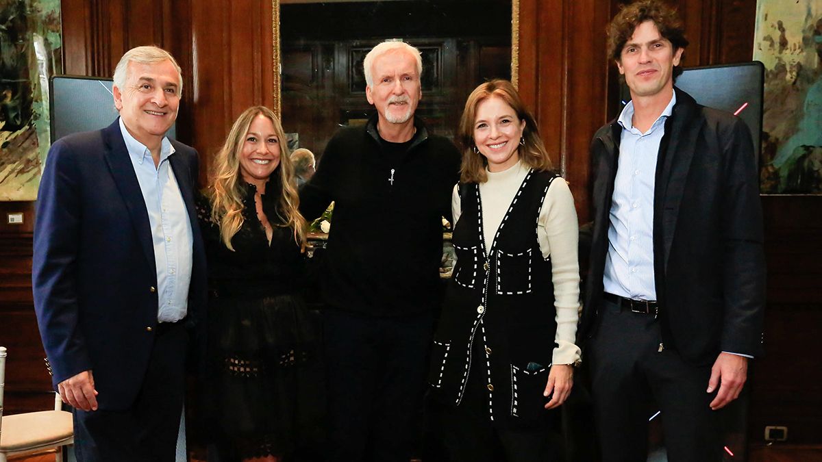 El gobernador de Jujuy, Gerardo Morales, junto a su esposa Tulia Snopek, James Cameron, Carla Peterson y Martín Lousteau. El gobernador de Jujuy, Gerardo Morales, junto a su esposa Tulia Snopek, James Cameron, Carla Peterson y Martín Lousteau.