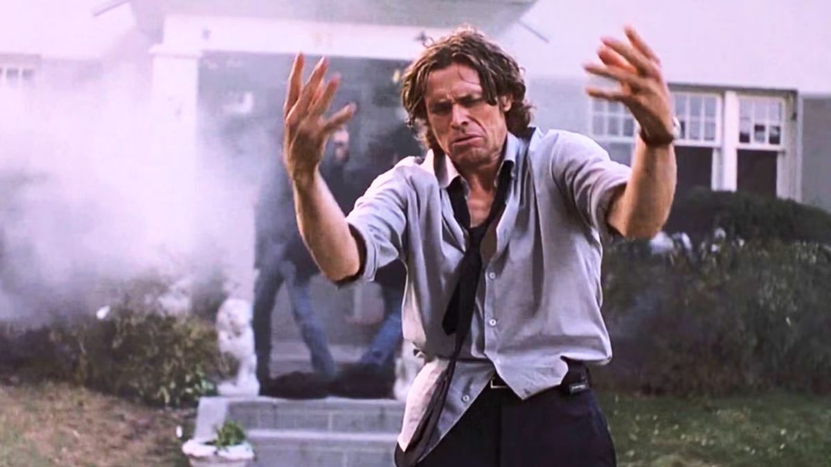 Willem Dafoe en una de las escenas inolvidables de El Quinto Infierno. Willem Dafoe en una de las escenas inolvidables de El Quinto Infierno.