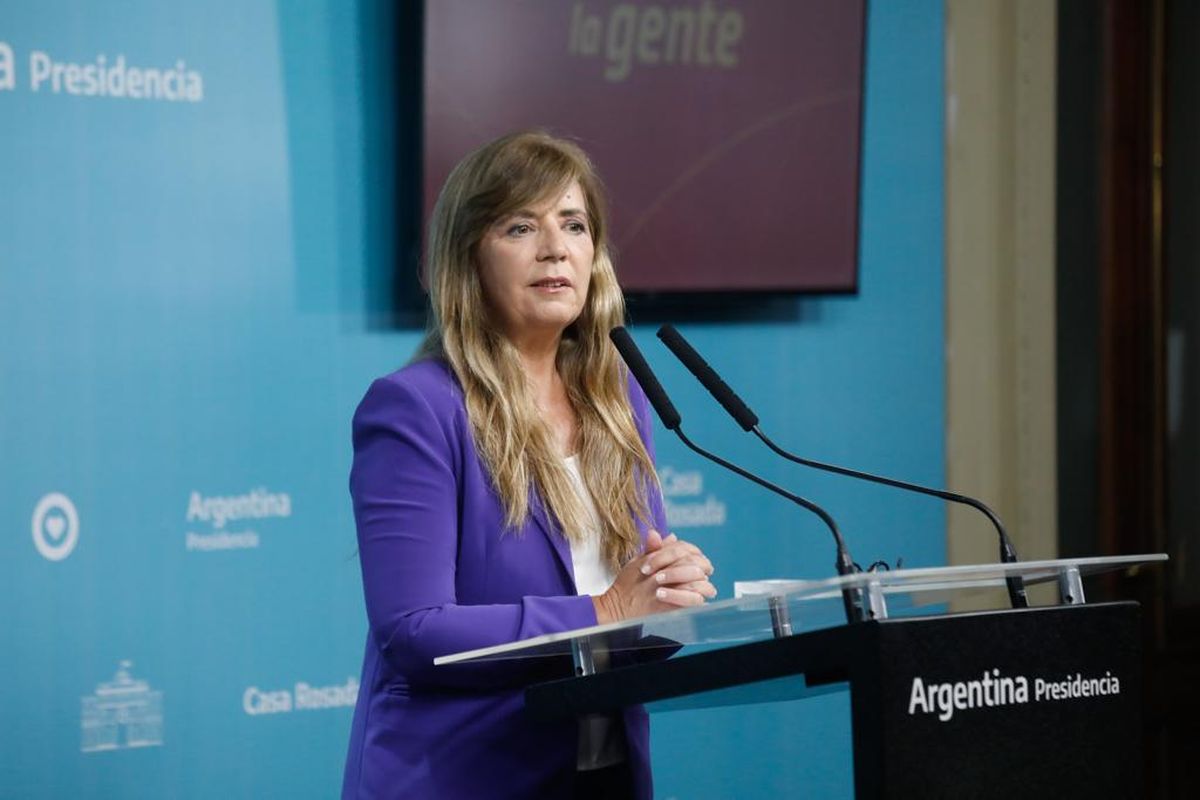 La vocera presidencial Gabriela Cerruti parece vivir en una realidad paralela.
