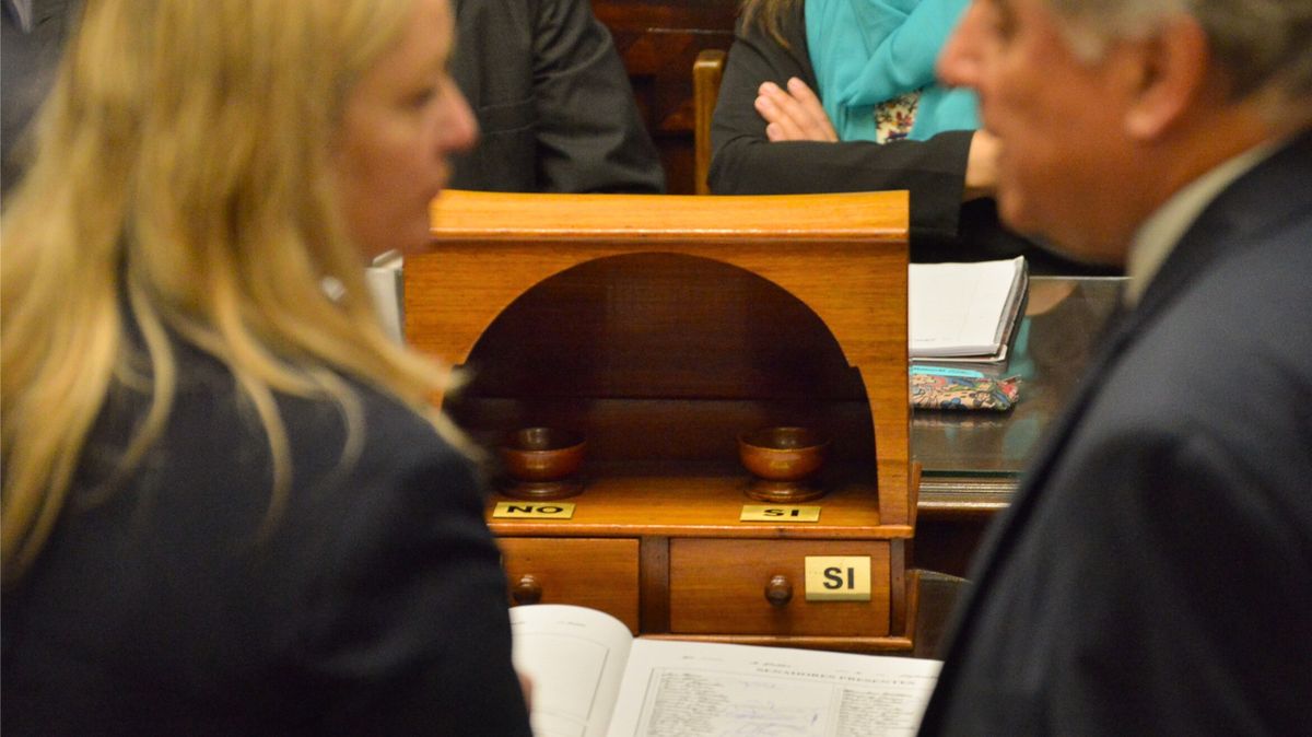 La sesión de acuerdo del Senado de Mendoza fue presidida por la vicegobernadora Hebe Casado.
