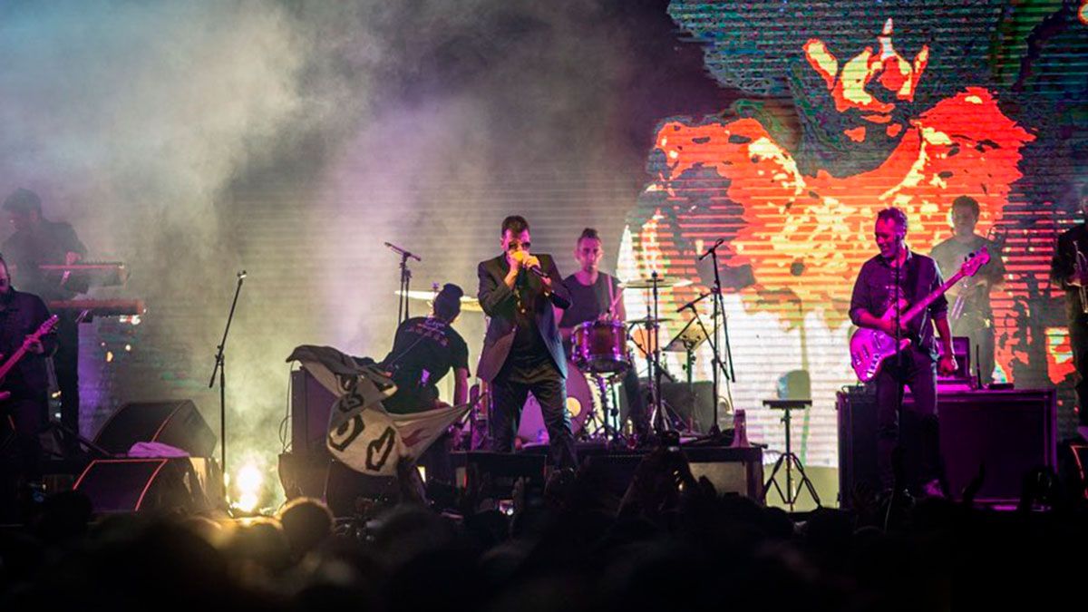 El ex líder de Los Piojos, Andrés Ciro Martínez, volverá a Mendoza y estará acompañado por la Orquesta Filarmónica de Mendoza.