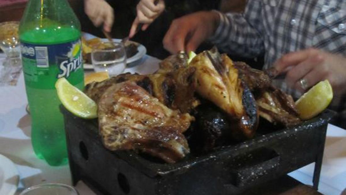 La Parrillita, el restaurante que escrachó a una familia que pagó con la tarjeta AUH.