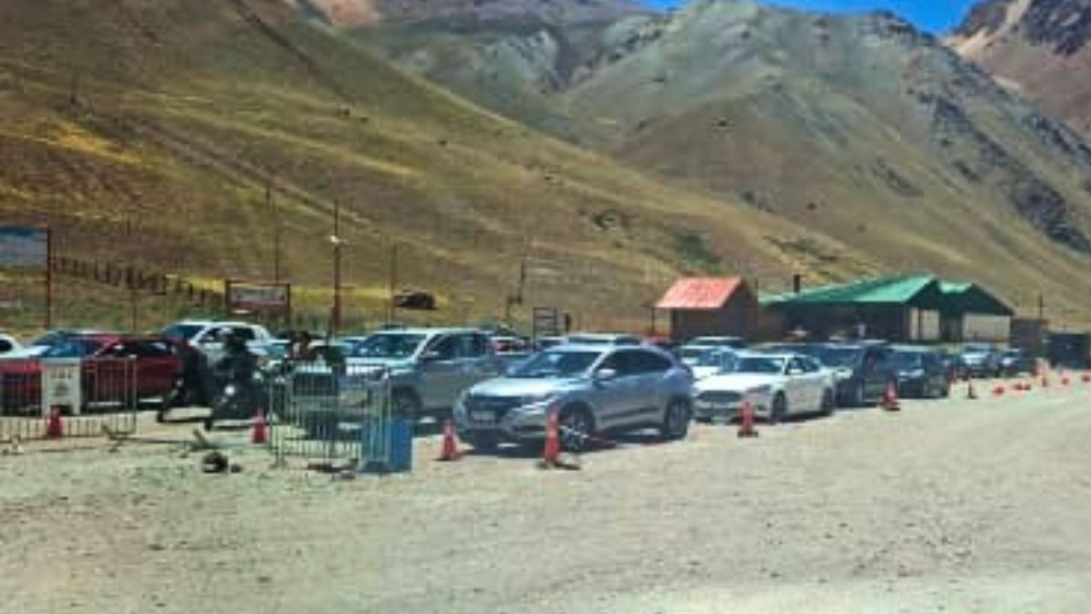 Para ordenar el paso a Chile, implementaron un sistema de cápsulas entre Penitentes y la aduana