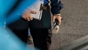 Le dio positivo el test de alcoholemia, pero la policía le encontró algo más grave en el mismo control Le dio positivo el test de alcoholemia, pero la policía le encontró algo más grave en el mismo control